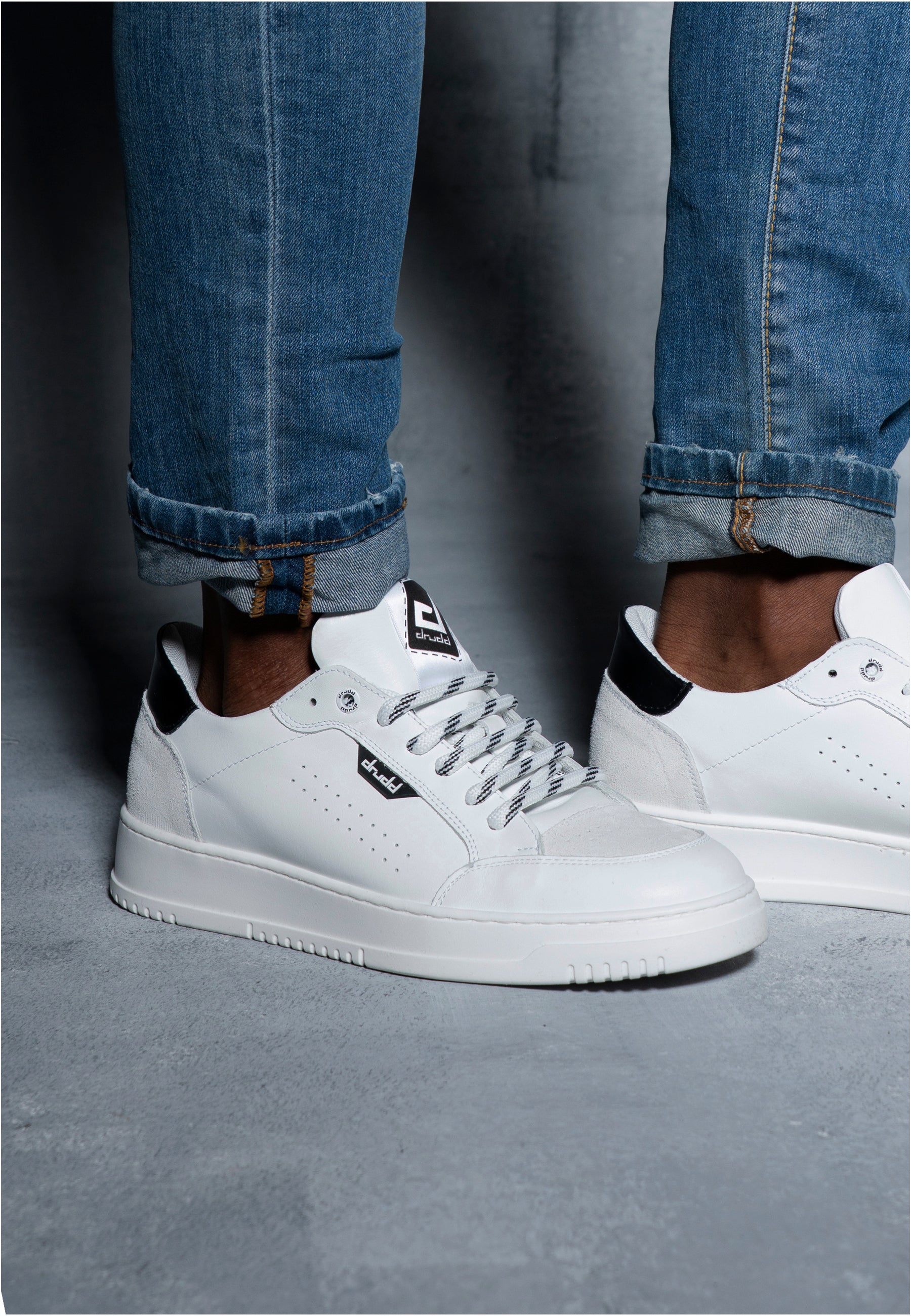 Sneakers Pelle Bianca e Nera - D-310