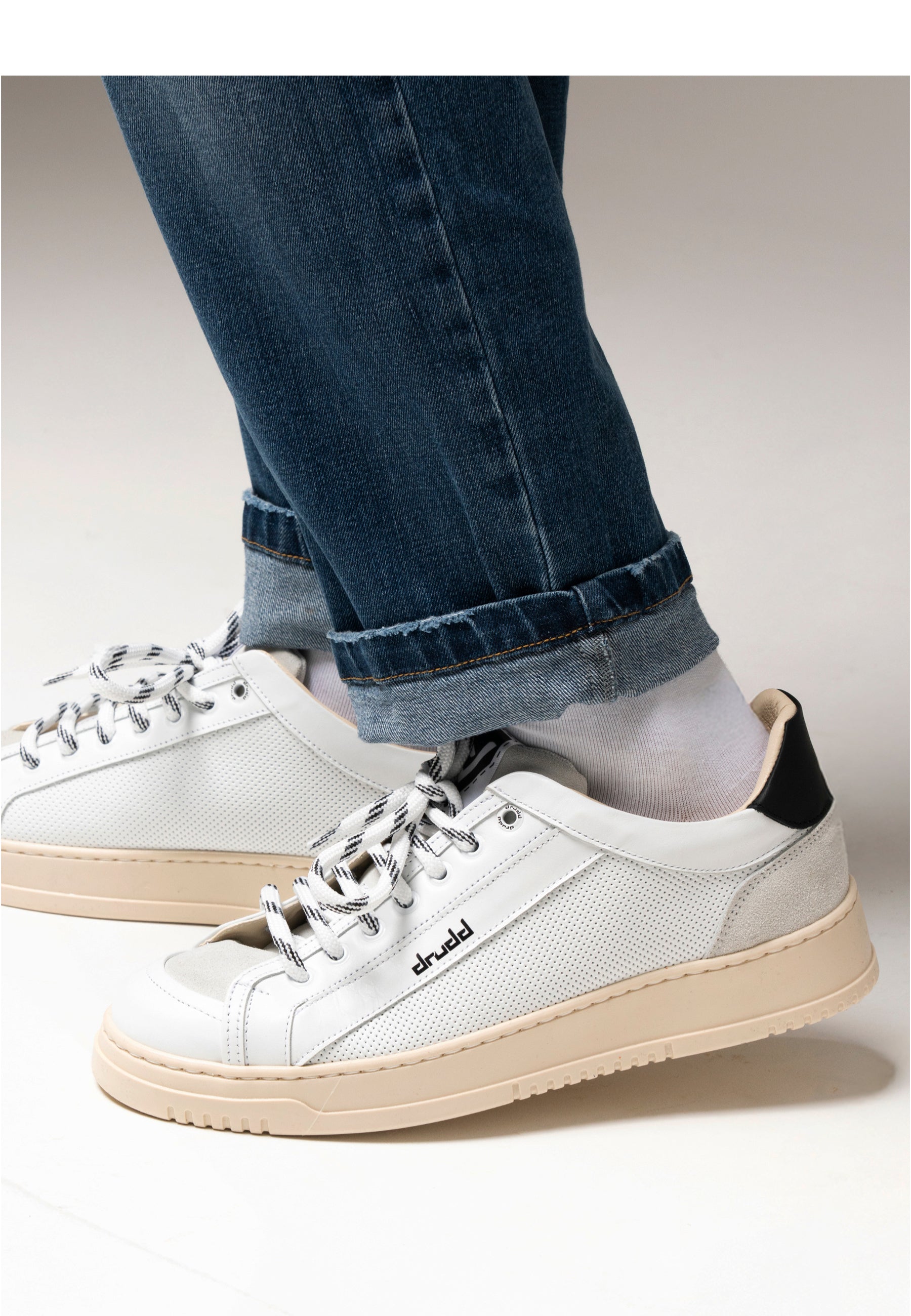 Sneakers Pelle Bianca e nera- D-Benji