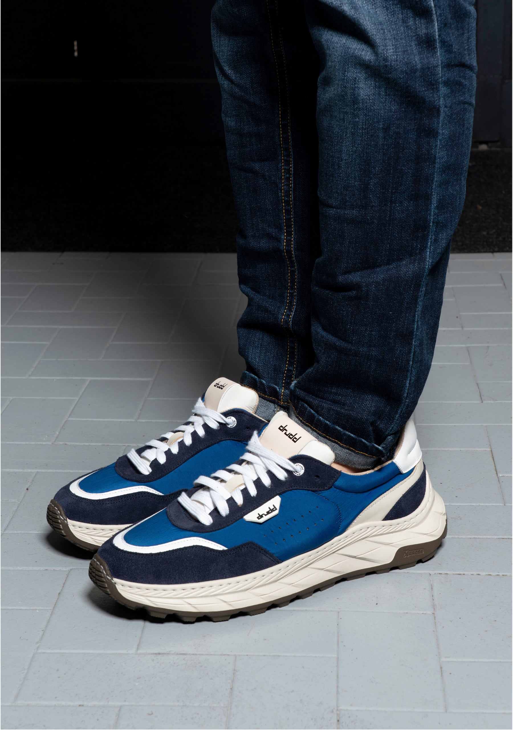 Sneakers in camoscio e tessuto blu - D-Cross