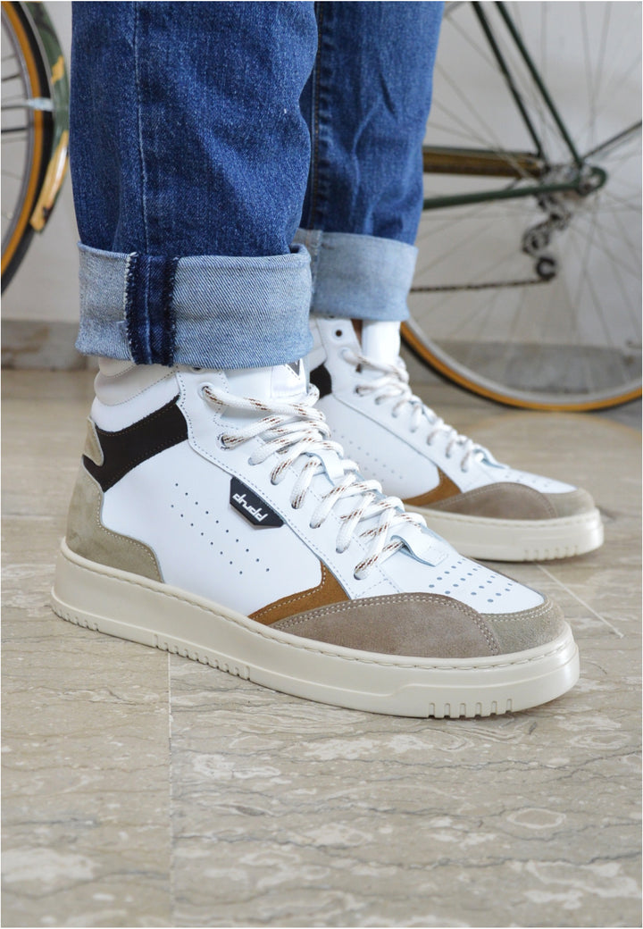 Sneakers alta in pelle  bianca e camoscio cuoio - D-Mark Forest