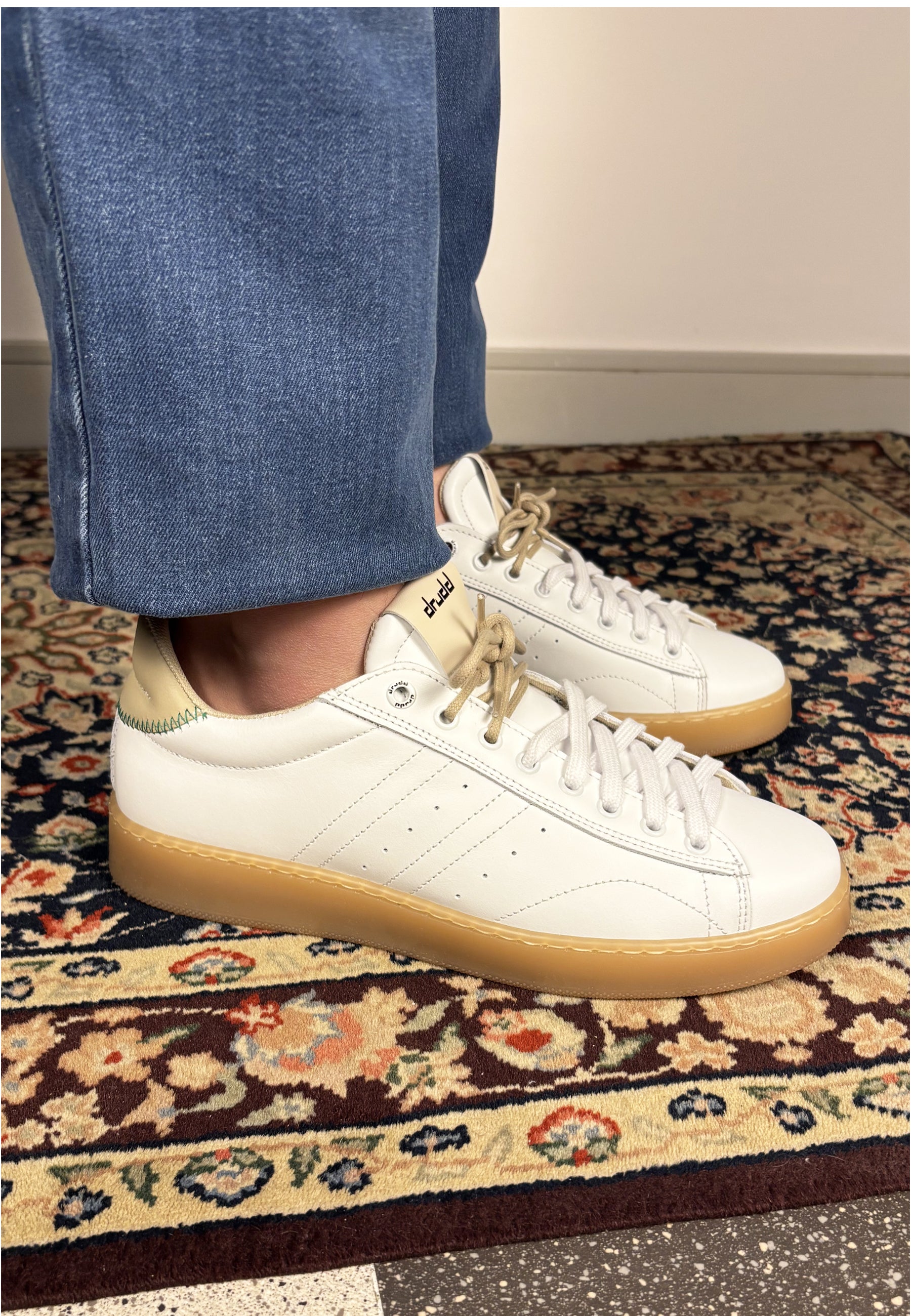 Sneakers in pelle bianca e beige - D-will