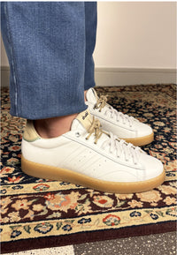 Sneakers in pelle bianca e beige - D-will
