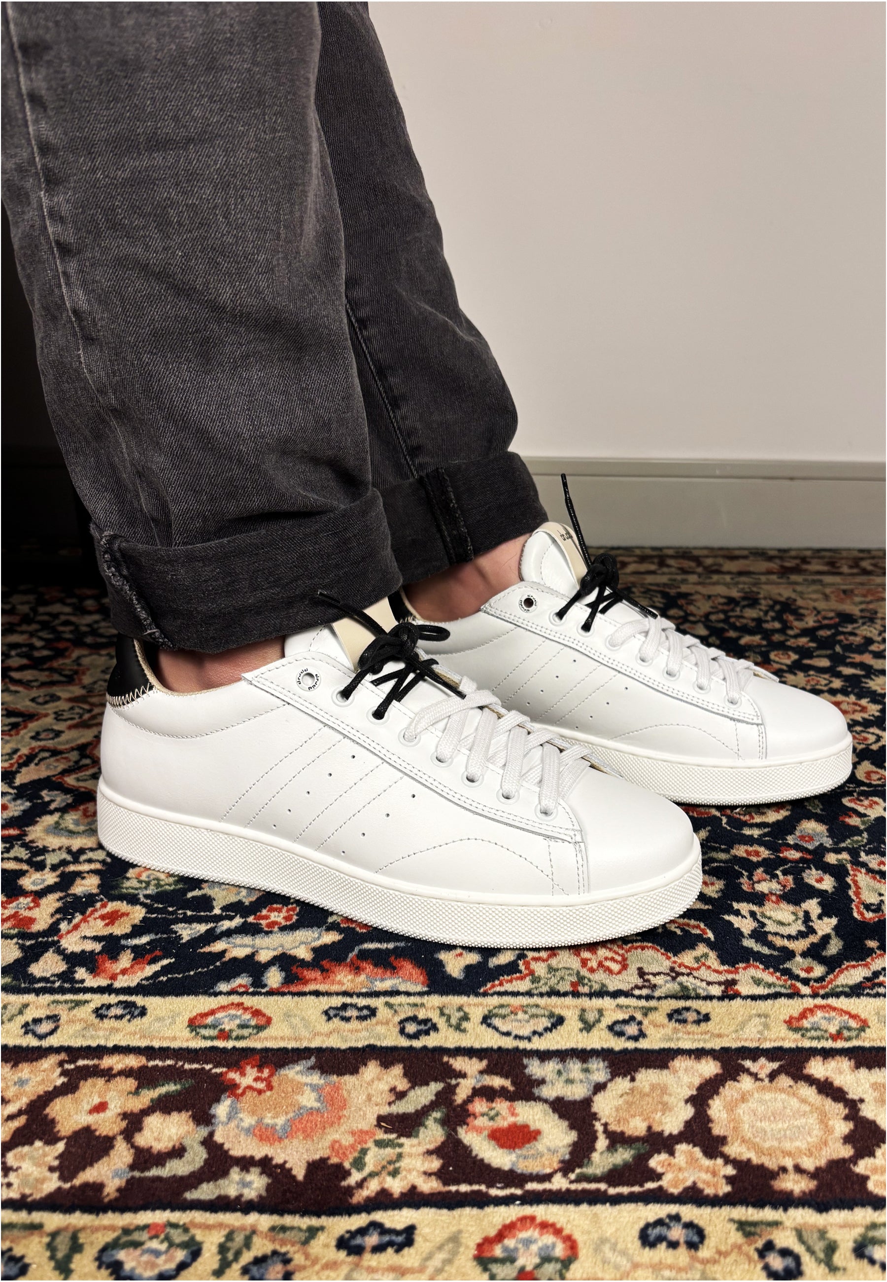 Sneakers in pelle bianca e nera - D-will